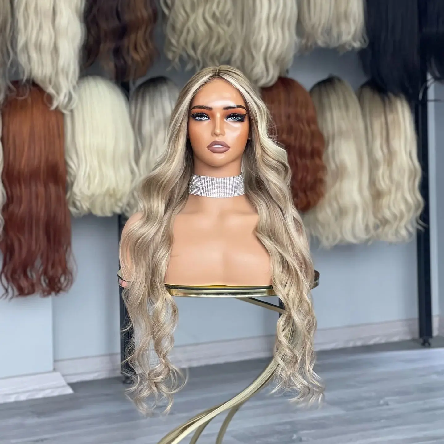 

Synthetic Lace Front Wig 13x4 Highlighted Ashy Blonde Frontal Lace Wig Heat Resistant Fiber for Women Long Wavy Cosplay Wig