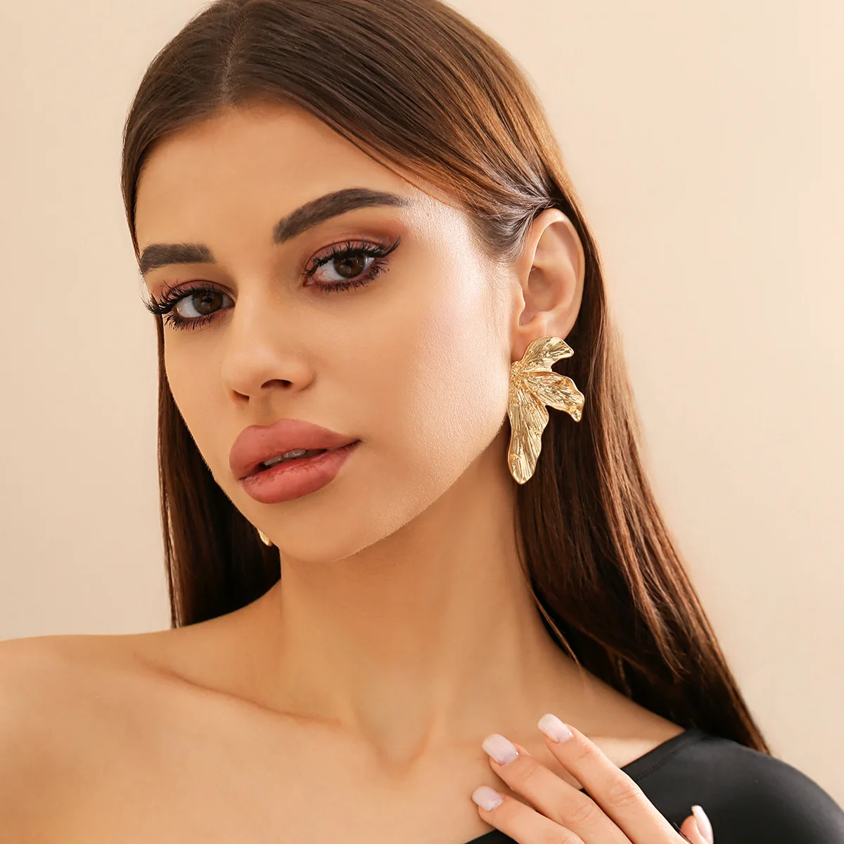 

Simple Leaf Fashion Design Metal Earrings