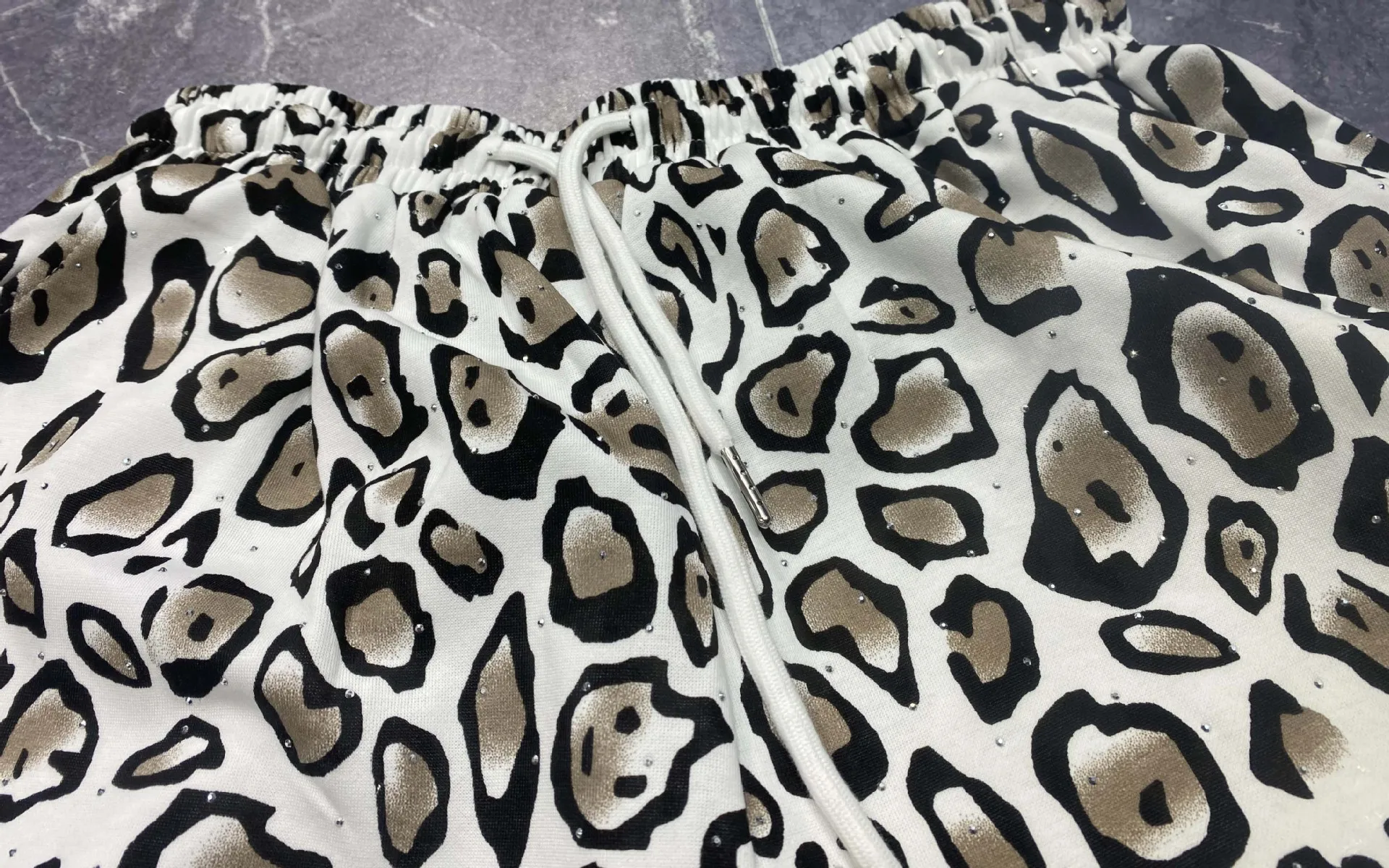 الكرتون الدب ليوبارد طباعة قصيرة بانت مجموعات امرأة 2025 الصيف اليابانية الكورية موضة عادية تي شيرتات قصيرة الاكمام 2 قطعة مجموعات