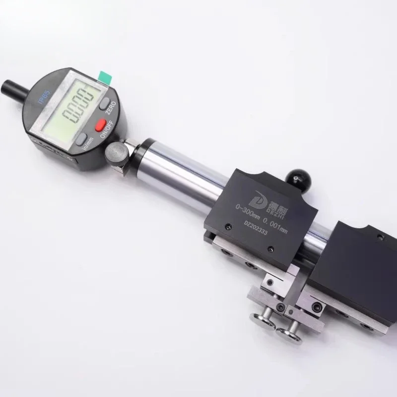 Universal comparative measuring instrument for measuring the pitch diameter of shallow hole shallow table thread gear tool