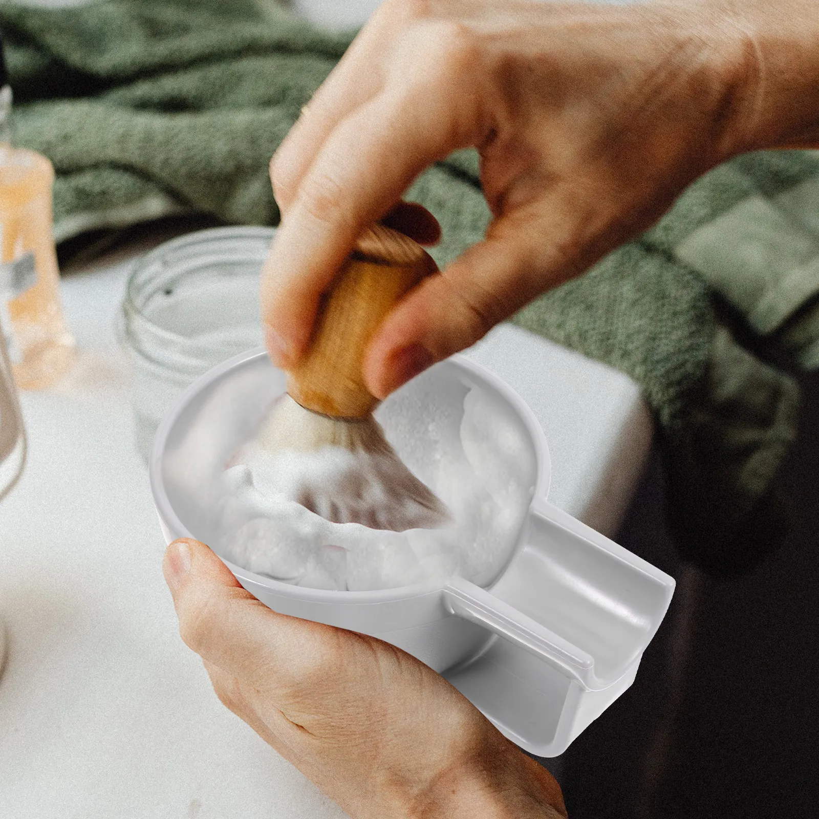 

Глубокая чаша для бритья для мужчин, легкий материал из полипропилена, прочная конструкция, компактный размер, удобно носить с собой, идеально подходит для дома и путешествий.