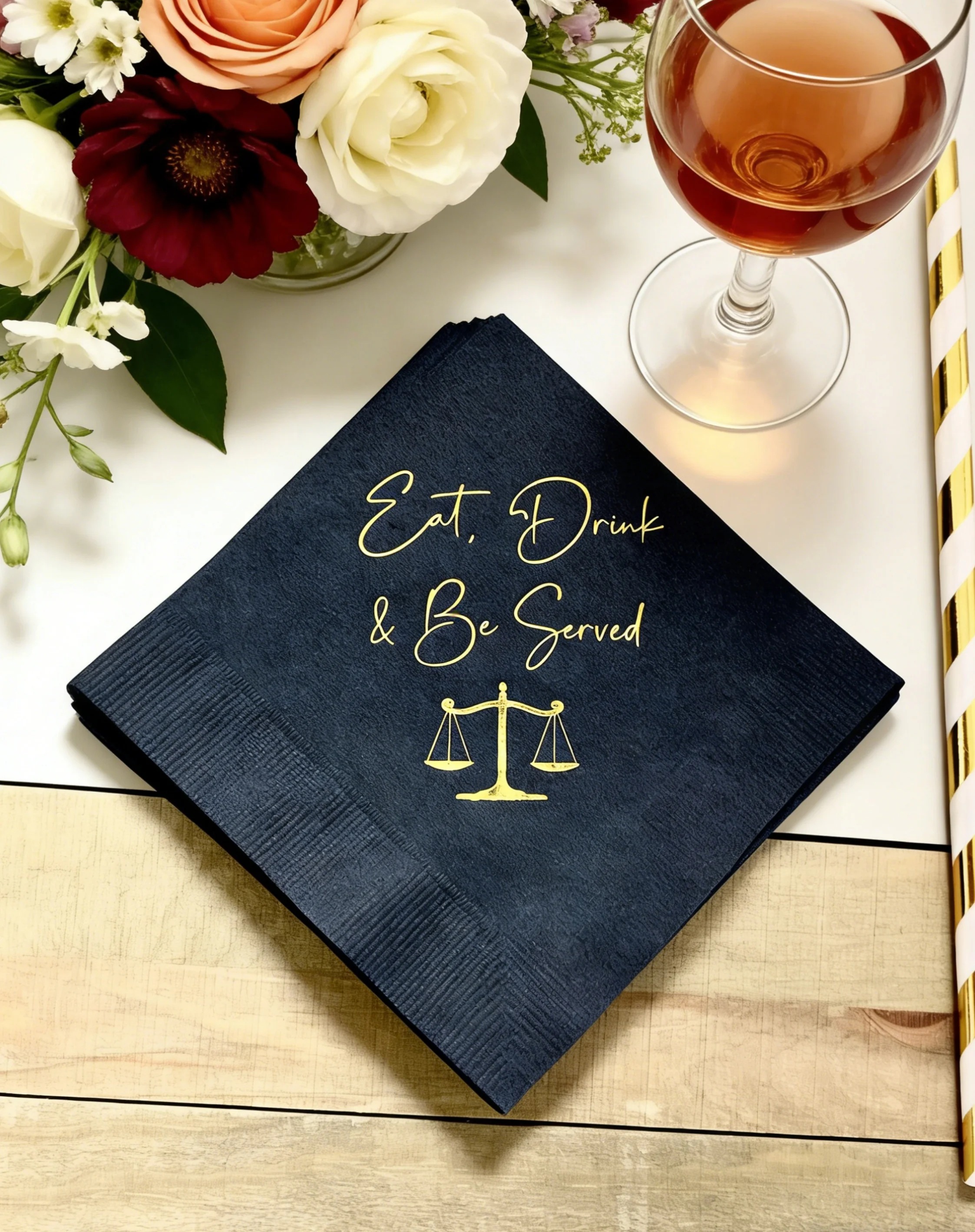 

Салфетки для коктейлей на выпускной вечер в юридической школе, черные с золотой металлической фольгой, с надписью «Ешьте, пейте и наслаждайтесь» для юристов и адвокатов