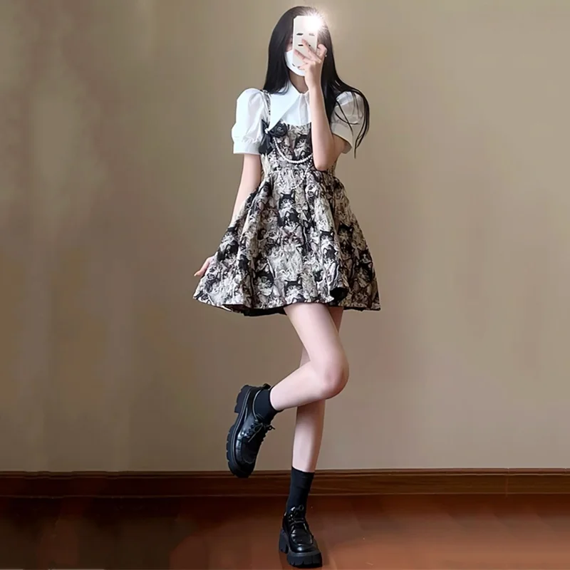 

Летний винтажный комплект из двух предметов: топ на бретельках и юбка-шорты из полиэстера, модный женский костюм