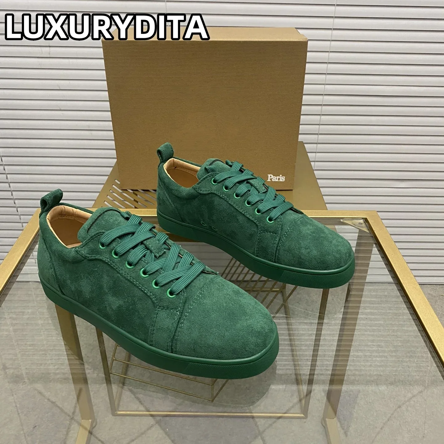 

Top Quality Womens Trendy Casual Tennis Shoes Luxury Mens Real Leather Sneakers 35-48 Designr Rivet Red Soled Lovers Shoes M0166