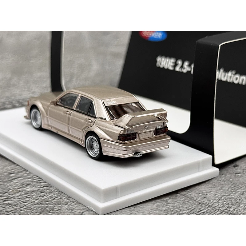 SEEKER 1:64 スケール 190E 2.5-16 エボリューション 合金製カーモデル 装飾品 記念品 ディスプレイ コレクション ホビー ギフト