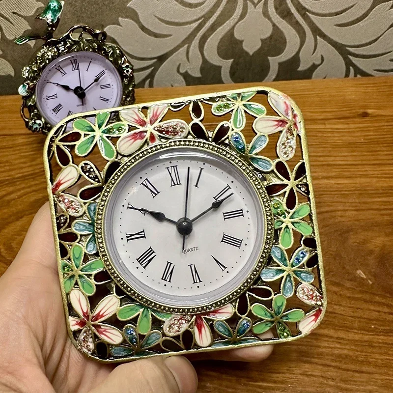 Nordic Table Clocks Luxury Retro Design Desk Clocks Household Minimalist Mini Clock Elegant Aesthetic Vintage Desktop Clock
