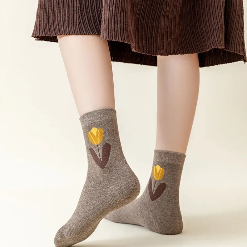 5 pares 2025 calcetines gruesos de punto a media pantorrilla para mujer calcetines cálidos con agarre de estilo Vintage Otoño Invierno chica escuela calcetines calientes mujer al por mayor