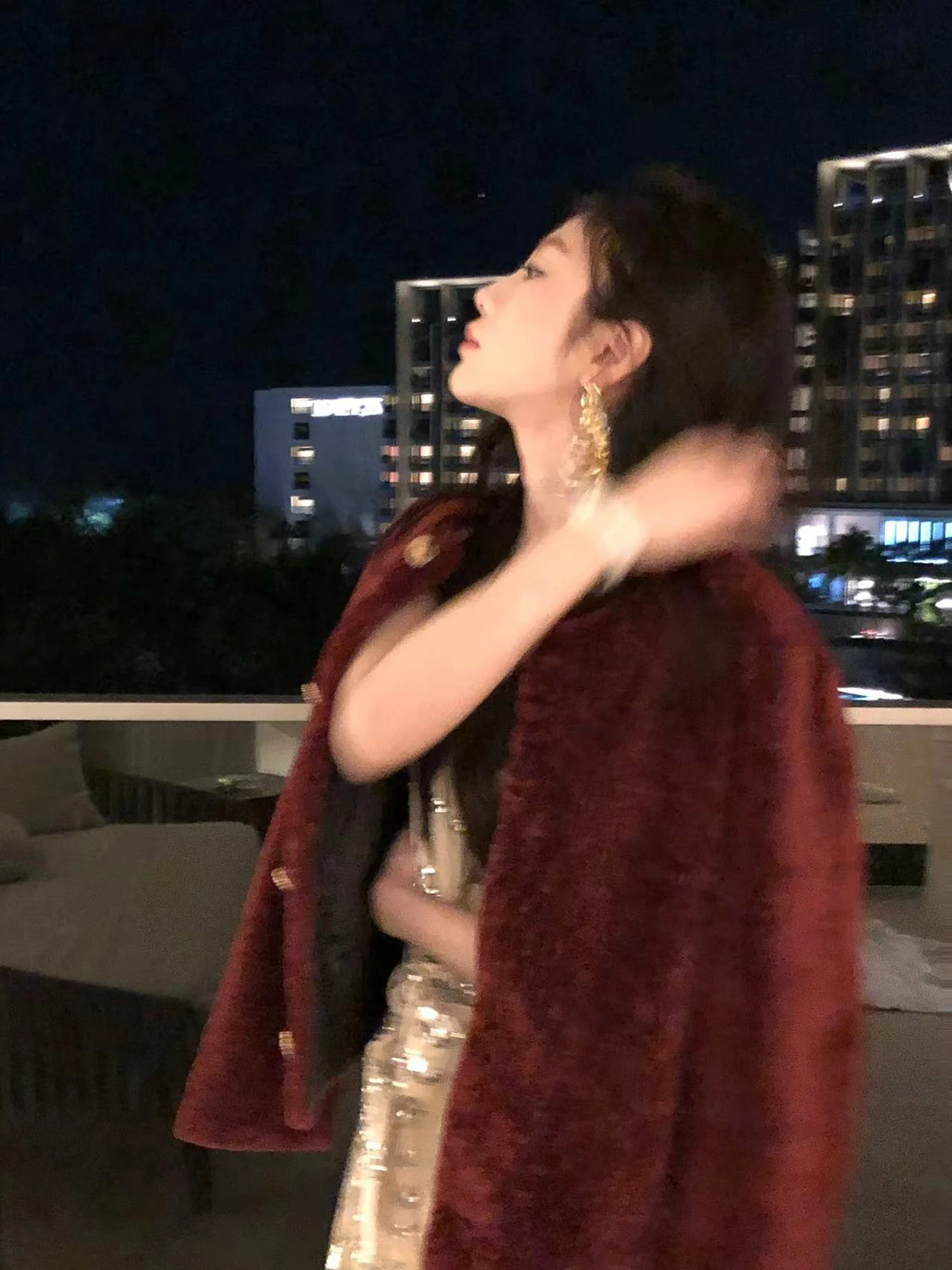 

Новогодняя одежда в стиле милитари: куртка из мериносовой шерсти с мехом, цельная, с круглым вырезом, длинными рукавами, однотонная, весна 2024