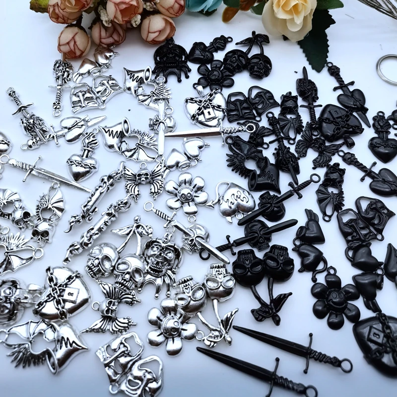 

5pcs Retro Gothic Sword, One Arrow Through Heart Pendant DIY Jewelry Pendant Creative Handmade Accessories for Men and Women