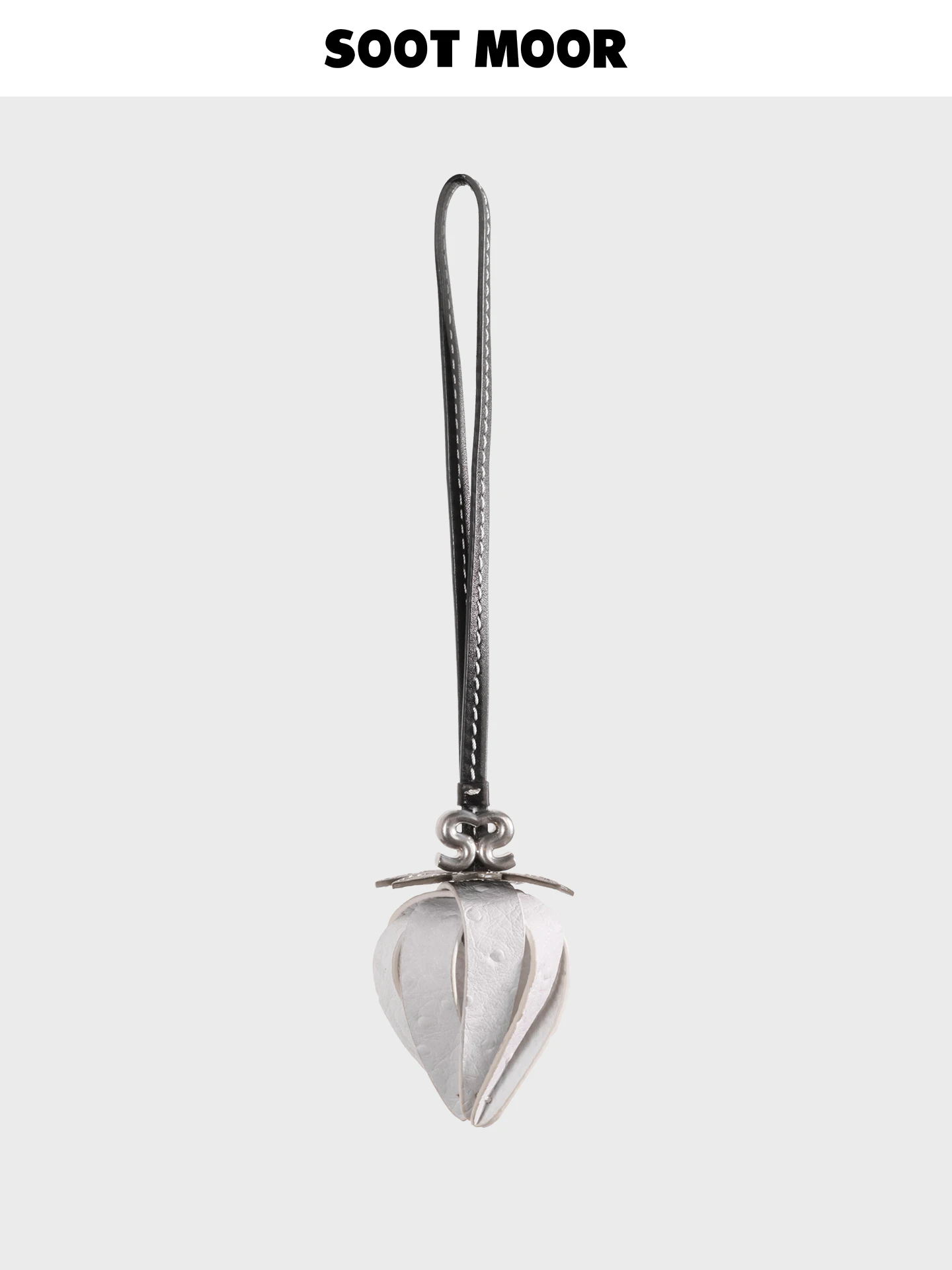 handmade-stberries-leather-bag-charm-3d-design-white-faionable-soot-moor-original-sle-luxury-goods-store-s