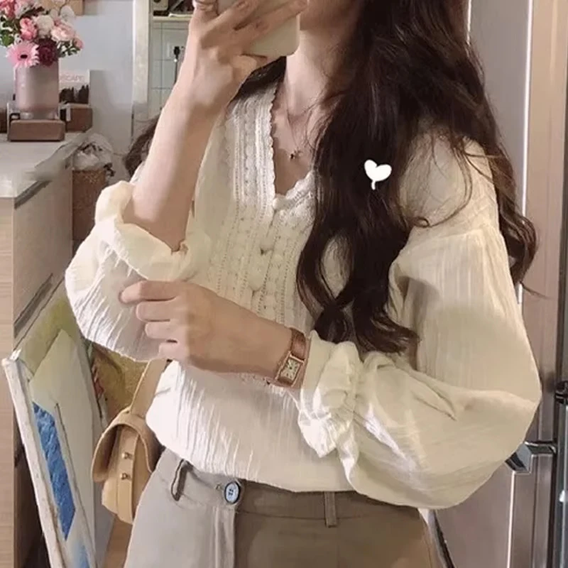 Sweet Lace Loose Blouse Fashion Women's Long Lantern Sleeve Blouse White Tops Office Lady Elegant Autumn V-neck Shirt 8225