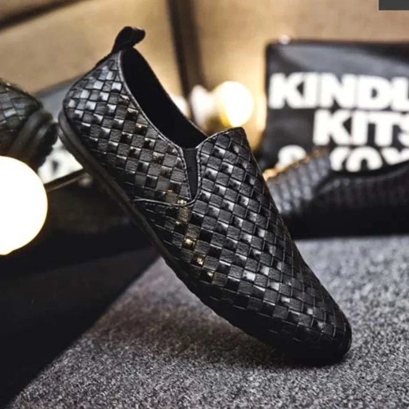 Men Trend Casual Shoes Fashion Light Men Leather Footwear Breathable Slip on Checkered Flat Bottom Driving Shoes Spring Summer