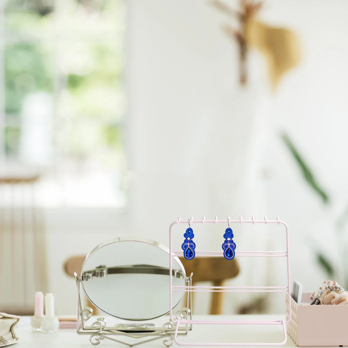 

Креативная подвесная витрина-органайзер для украшений: стильная подставка для серег и колье для домашнего декора и хранения ювелирных изделий