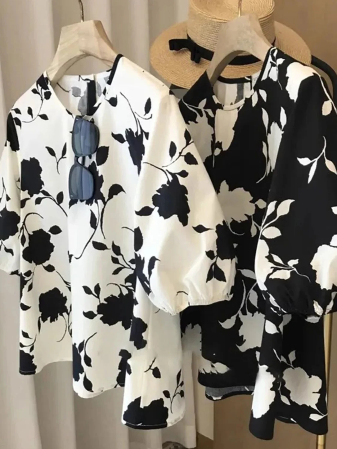 

Женская футболка больших размеров с цветочным принтом, шифоновая, свободного кроя, с коротким рукавом, летний топ, универсальная, скрывающая живот, в корейском стиле, повседневная одежда