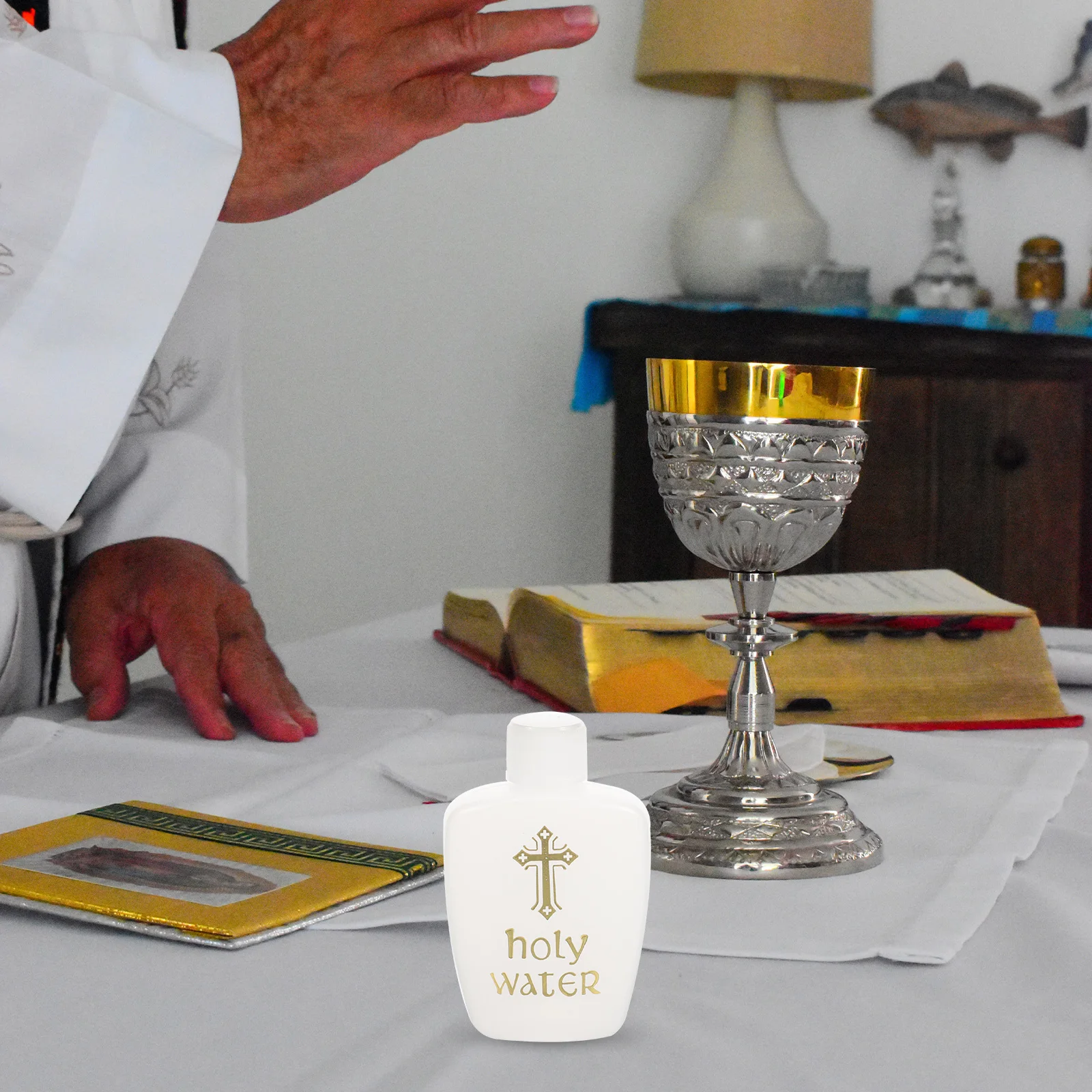 

Refillable Holy Water Bottle 60ml 100ml Jesus Design Christian Religious Bottle for Church Baptism Exorcism Portable Use