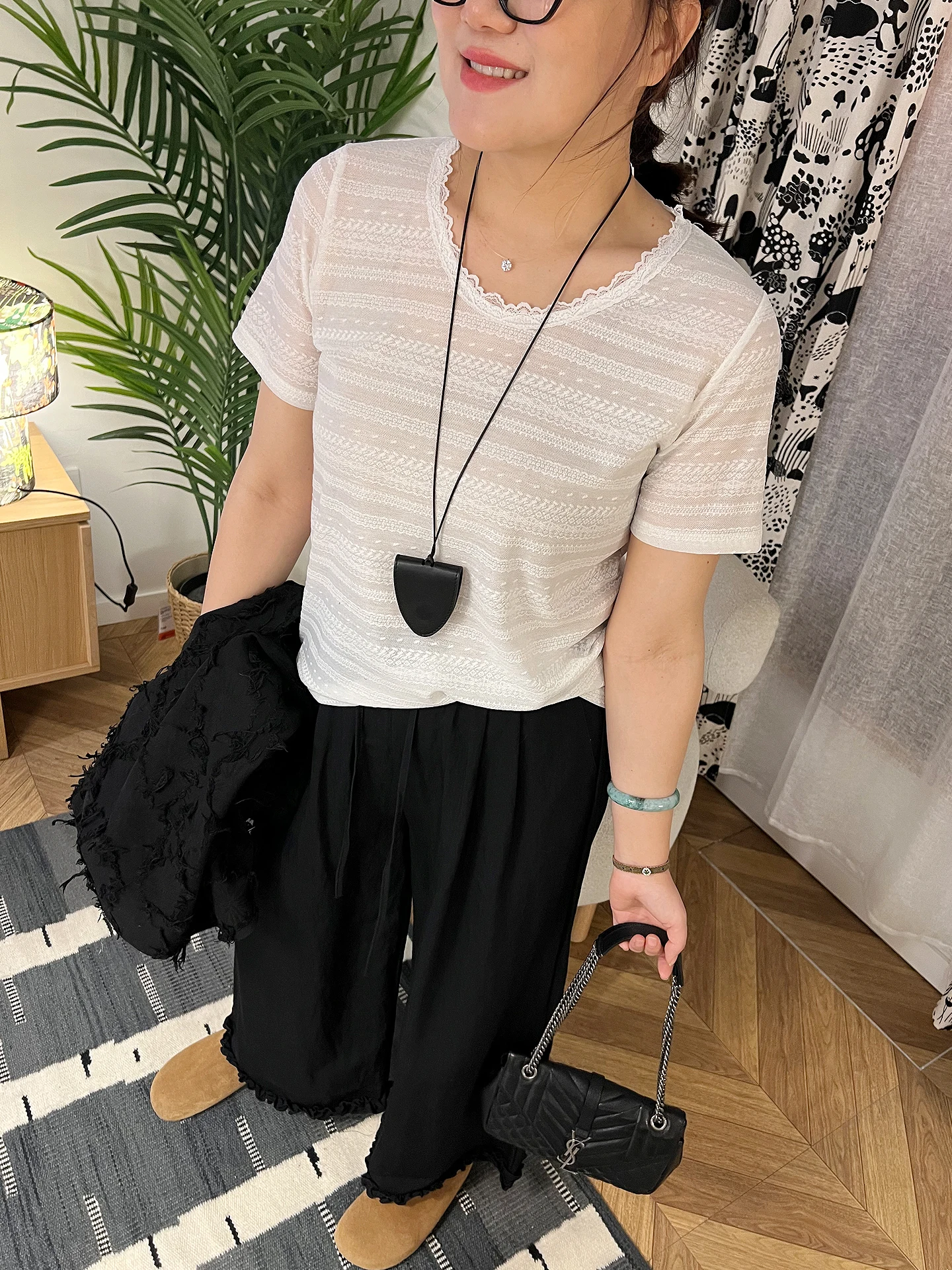 

Женская базовая футболка больших размеров в корейском стиле с кружевом, коротким рукавом, вышивкой и ажурными элементами, дышащая и комфортная