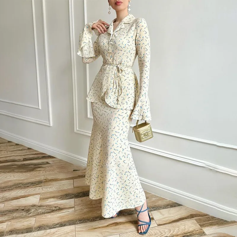 

Осенний темпераментный комплект с расклешенными рукавами и высокой талией на шнуровке, рубашка с цветочной юбкой, женский комплект Z053