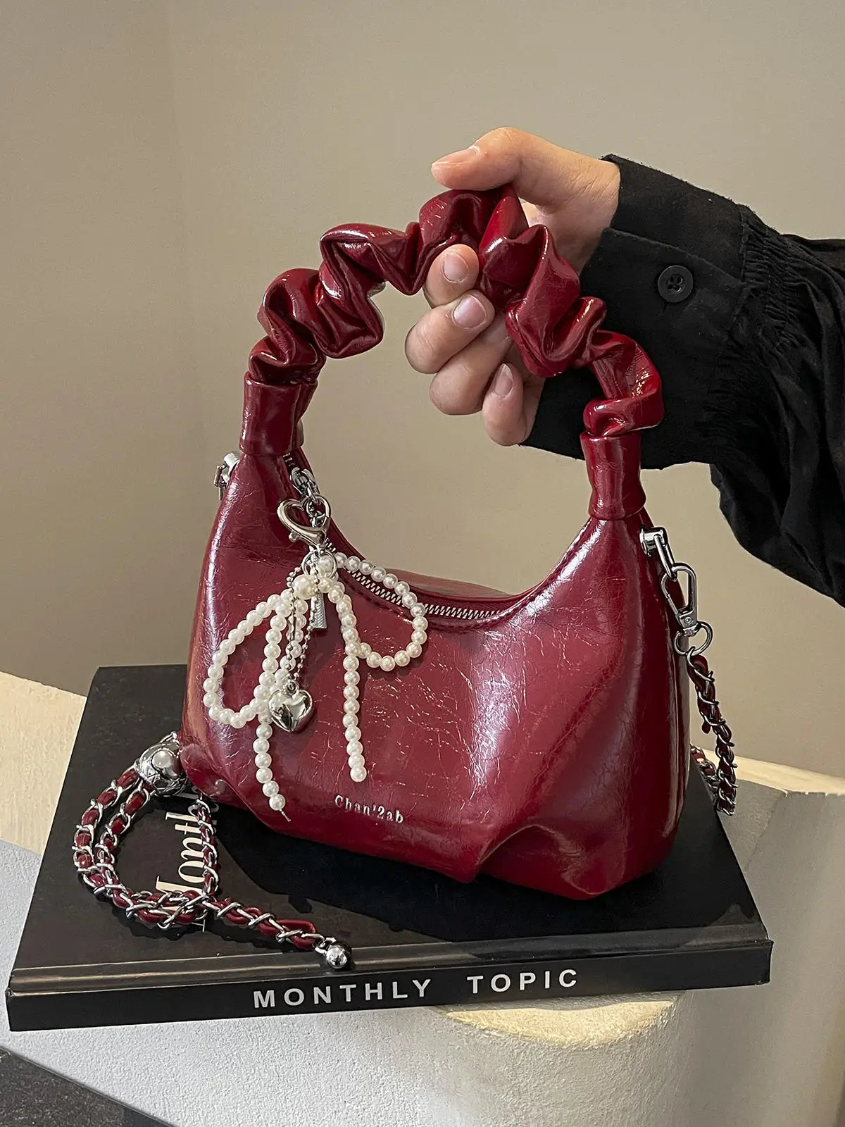 Shiny PU Wrinkle Handbag for Women 2024 New Versatile Chain Crossbody Bag Exquisite Red Crossbody Bag Elegant Beading Party Bag