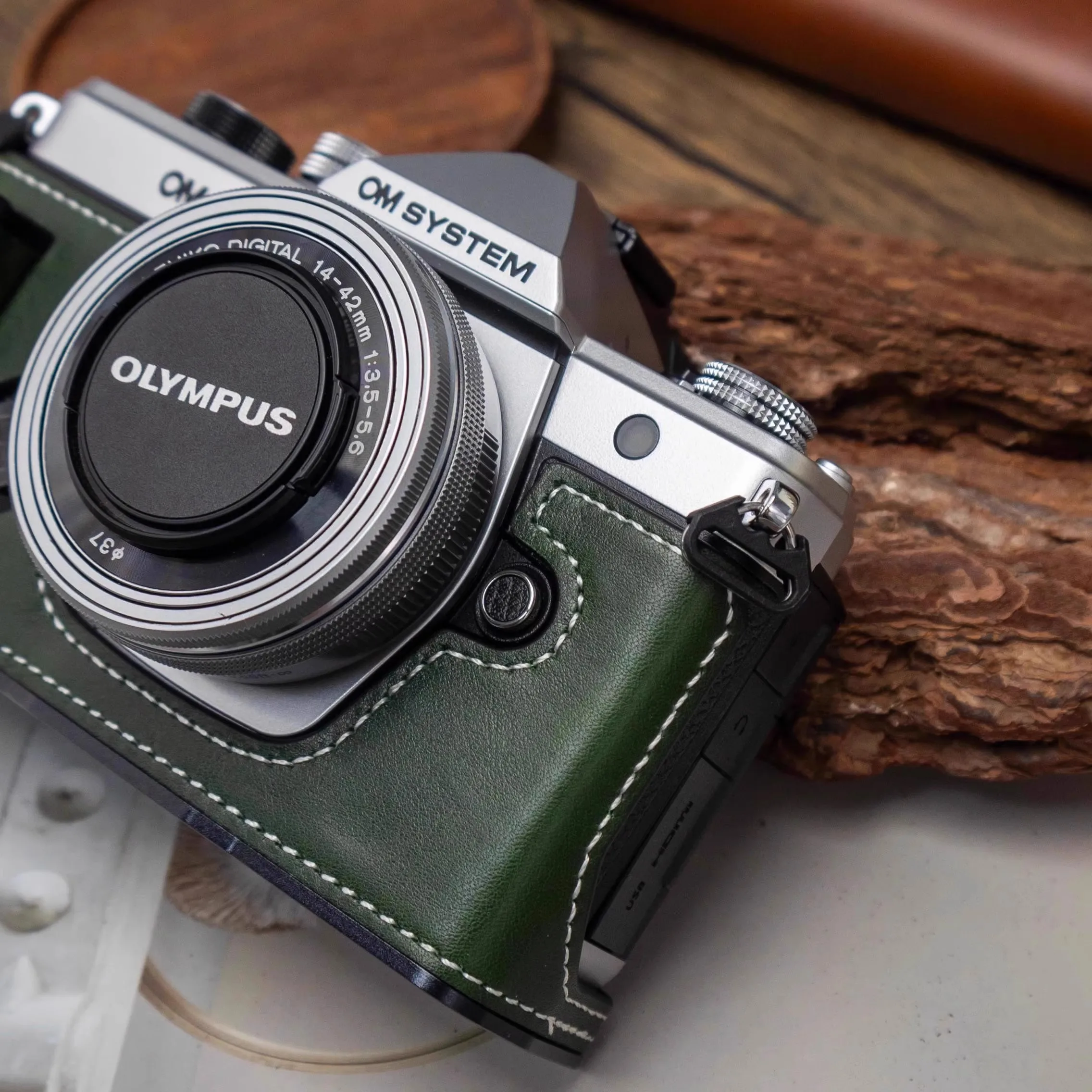 オリンパス OM-3 カメラバッグ用本革保護ケース、OM3 アクセサリーの