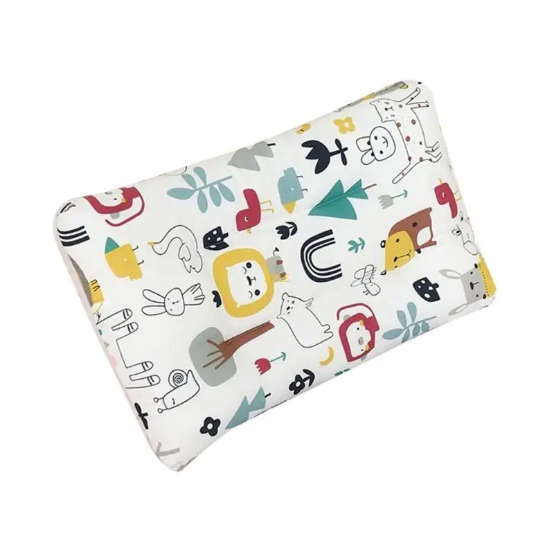 新生児のベビー枕印刷されたデザイン、幼児用ベビーベッドの柔らかく通気性のある枕ヘッドサポートクッション