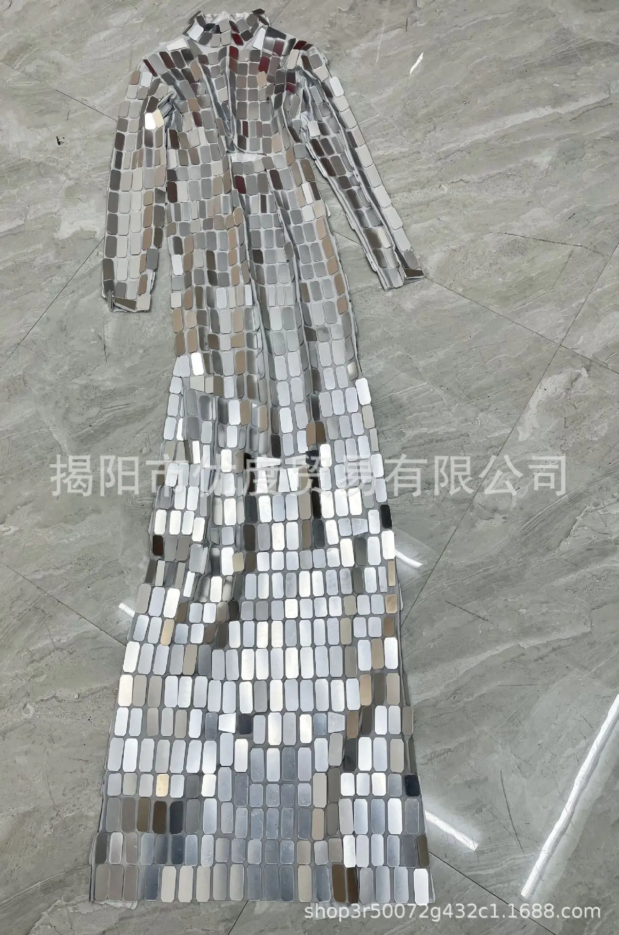 ชุดเดรสยาวแขนยาวคอสูงซีทรูตาข่ายสีทองสำหรับงานวันเกิด งานเลี้ยงค็อกเทล งานพรอม หรืองานเต้นรำสไตล์ฟลาเมงกา