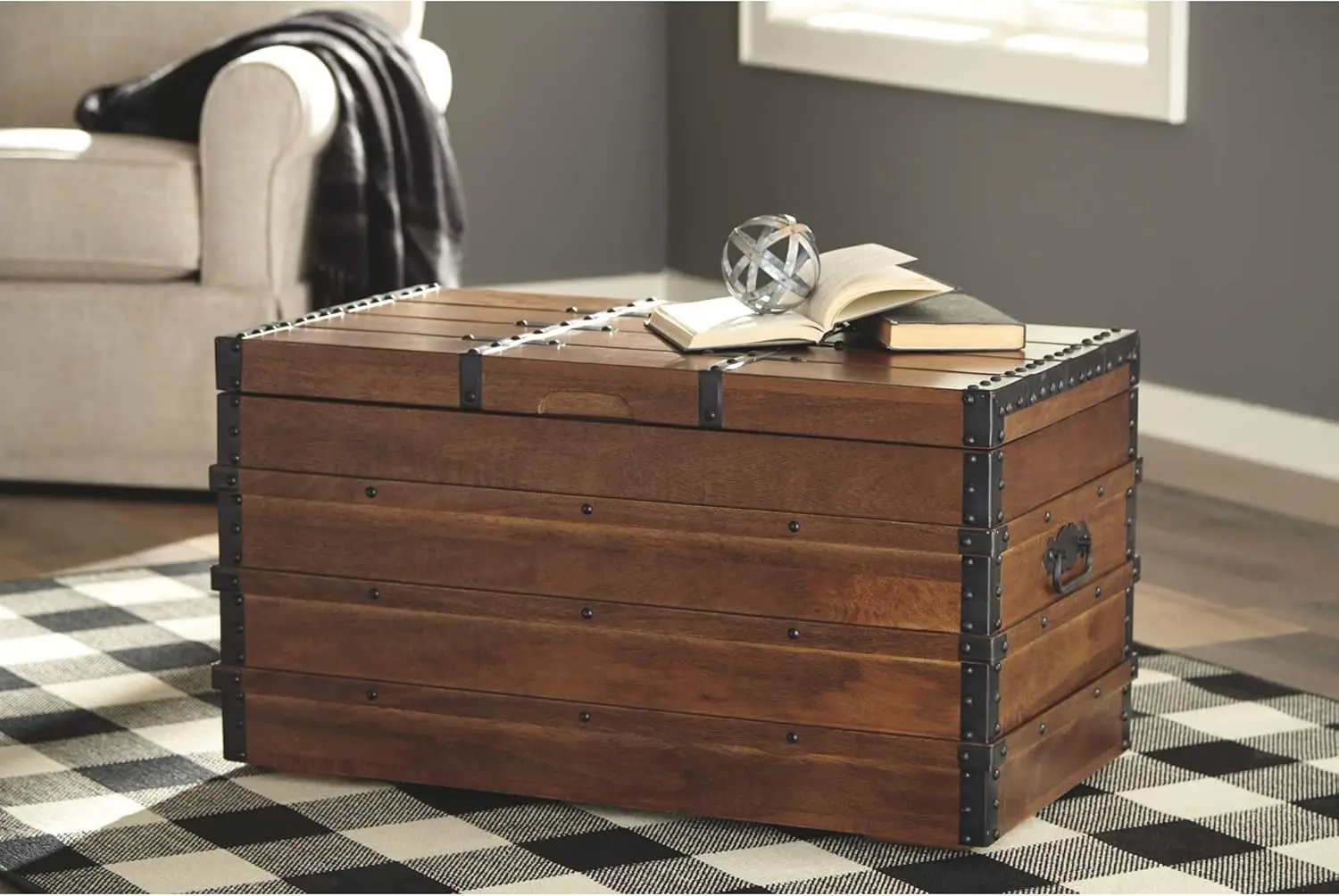 Vintage Wood Storage Trunk or Coffee Table with Lift Top 19