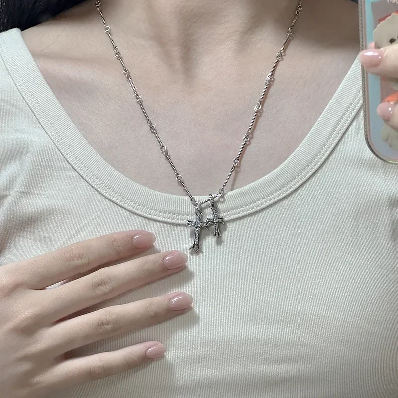 MDLCrocker كوكب المشتري. قلادة ذهبية عتيقة مزدوجة الصليب مع الزركونيوم والماس