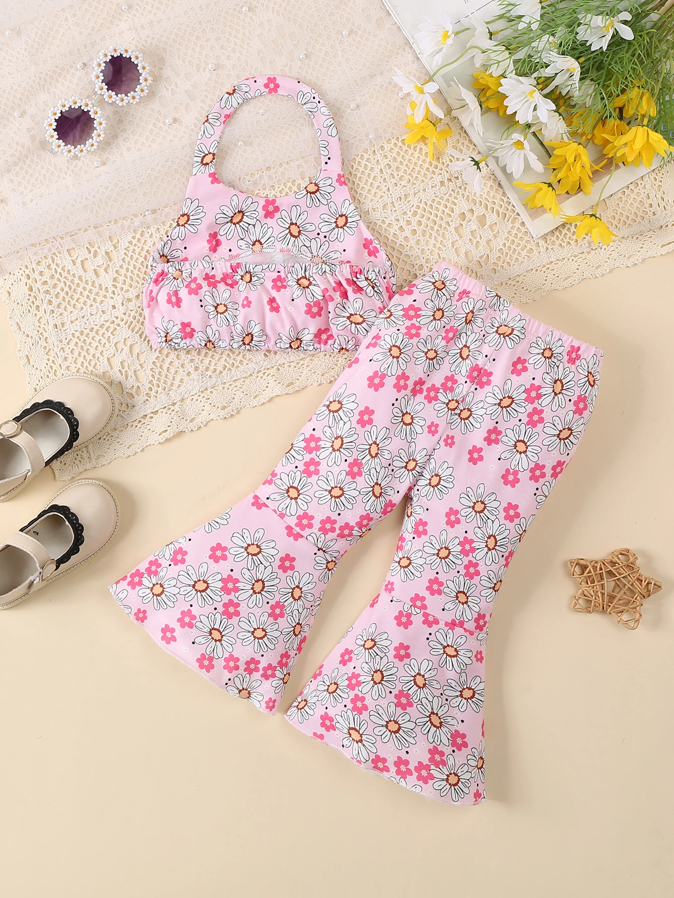 2-piece set of fashionable and casual flower printed hanging neck short top and flared pants for baby girls in summer