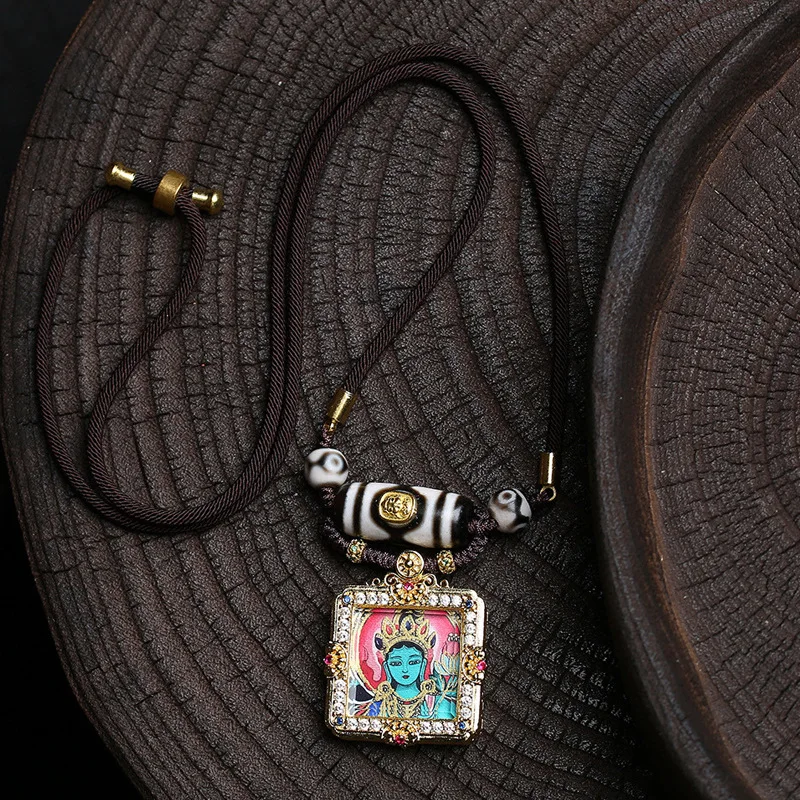 

Tibetan Thangka Green Tara Buddha Gaw Box Pendant Sweater Chain Three Eyes Inlaid Dzi Bead Accessories Braided Rope Necklace