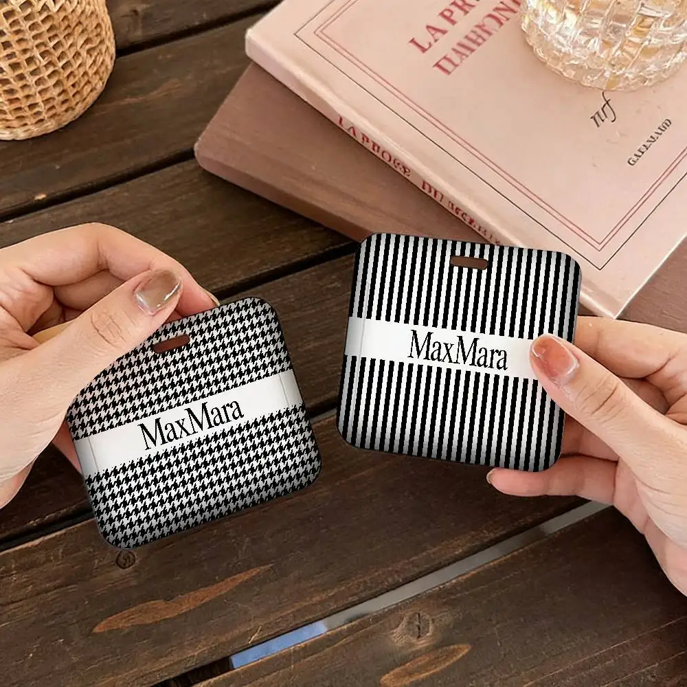 Porta credenciales de la marca M-Max-m-MaraS, cordones para llaveros, nuevos portatarjetas de dibujos animados para mujer, correas para el cuello, credenciales para estudiantes, para regalo