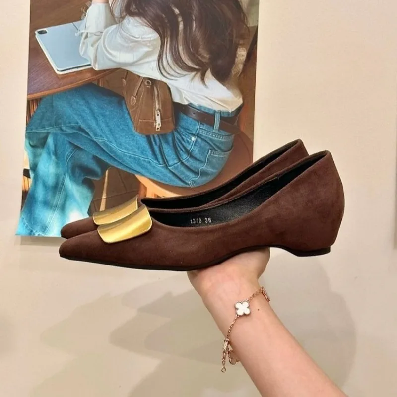 مشبك معدني كعب حذا فردي للسيدات موضة ريترو أشار تو الضحلة الجلد المدبوغ الانزلاق على لينة زلة أحذية نسائية