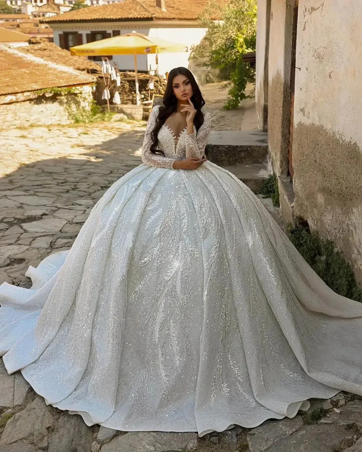 

Custom New Luxury Wedding Dresses Sequins Beaded Bride Ball Gown V Neck Rhinestone Bridal Dress Long Sleeves Vestidos De Novia