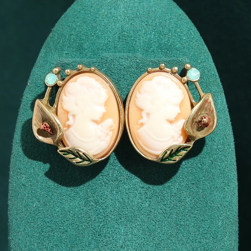 

Vintage Jewelry Natural Stone Cameo Head Leaf Stud Earrings For Woman Gold Color Wedding Accessories Gift Luxury 2026 New