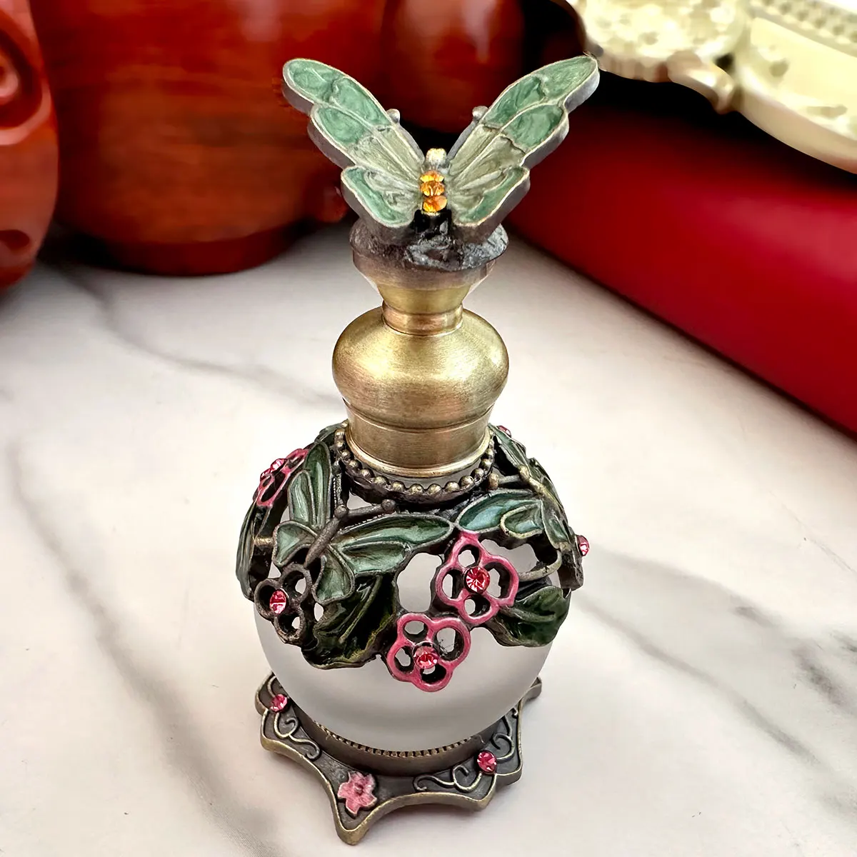 15ml Vintage Portable Perfume Bottle Recyclable Empty Essential oil Bottle Glass Butterfly Ornament Gift Dressing Table Decor