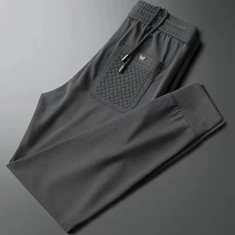 Pantaloni casual da uomo con ricamo a farfalla di marca di fascia alta primavera/estate nuovi pantaloni sportivi in seta di ghiaccio comodi e