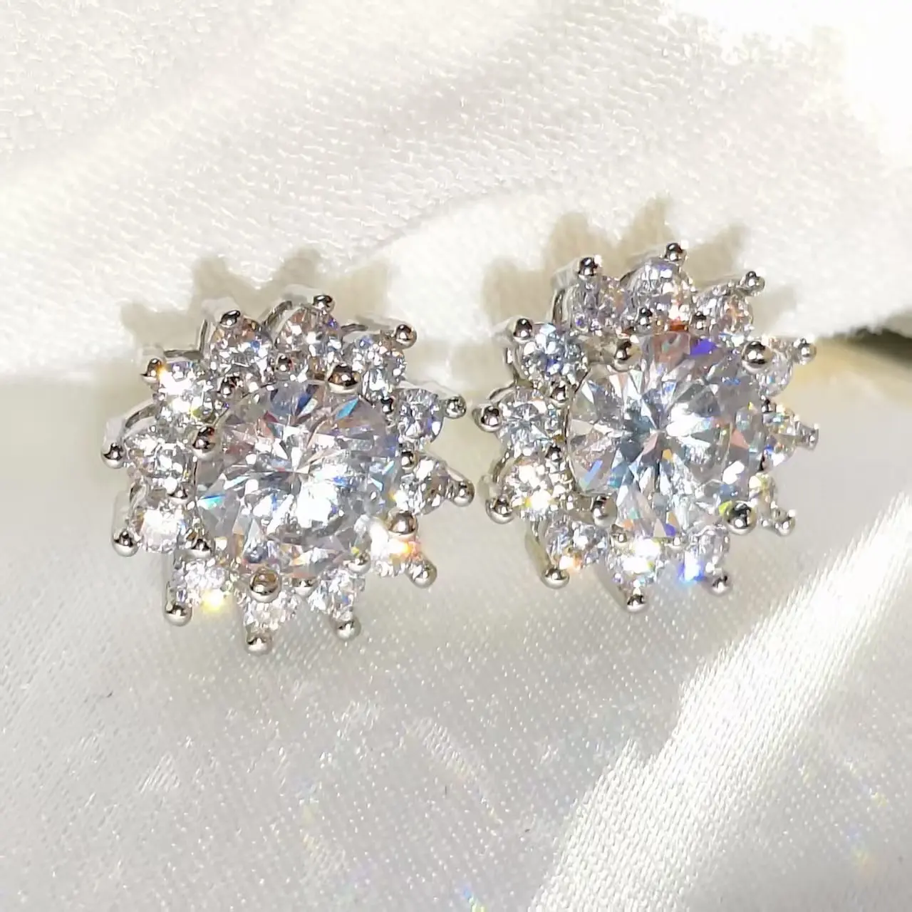 

Shining 925 Sterling Silver Sunflower Zircon Stud Earrings Light Luxury Elegant Ladies Jewelry