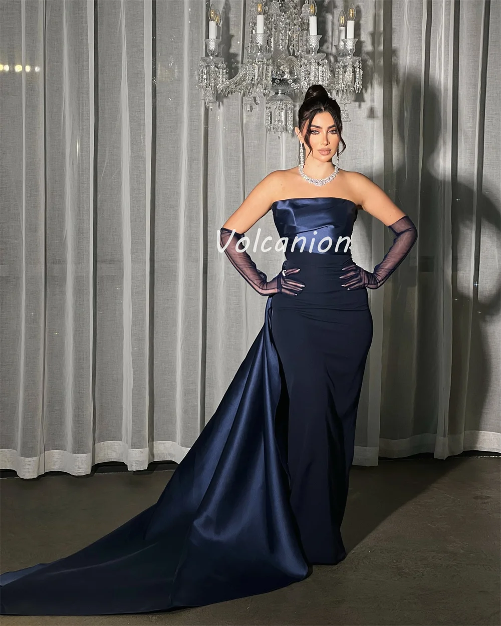 فساتين طويلة مخصصة على الطراز الحديث أنيقة من Charmeuse ثنيات غمد بدون حمالات فساتين مناسبة مخصصة جودة عالية كلاسيكية