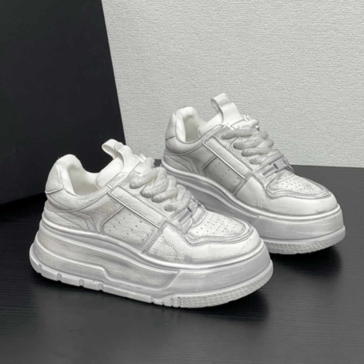 

Maxdutti British Fashion Cowhide Comfortable And Breathable Sponge Cake Thick Sole Sneakers Shoes Women Casual White Shoes