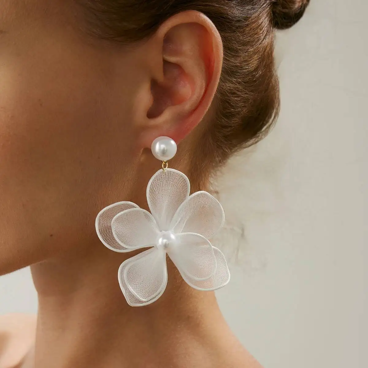 مزاجه Salircon مبالغ فيها تقليد اللؤلؤ زهرة كبيرة قلادة أقراط للنساء العصرية أنيقة الأذن اكسسوارات مجوهرات