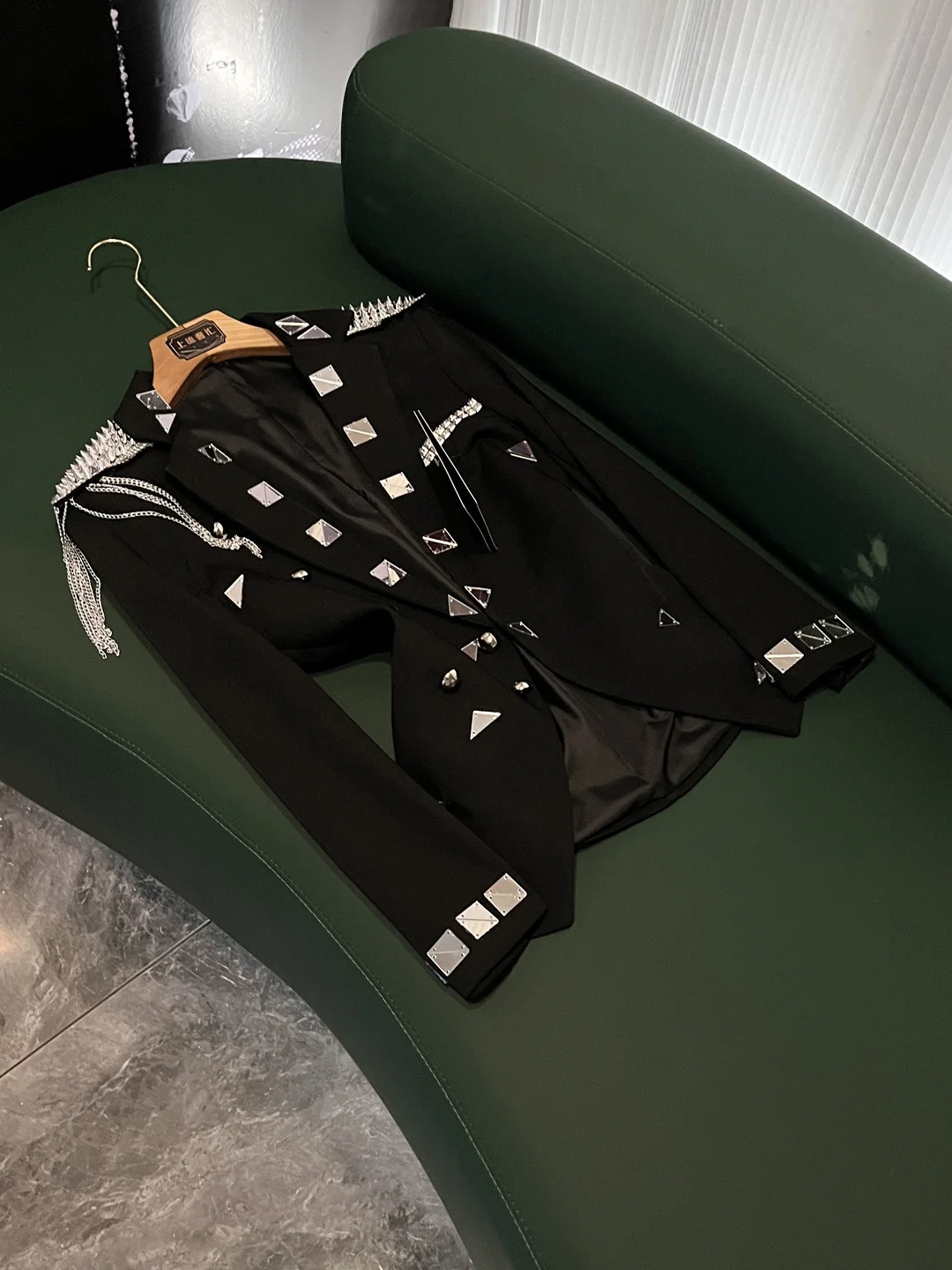 ชุดสูทงานแต่งงานทรงเข้ารูป สไตล์ยุโรป แขนยาว ลายดอกไม้ สำหรับใส่ทำงาน ผลิตในจีน