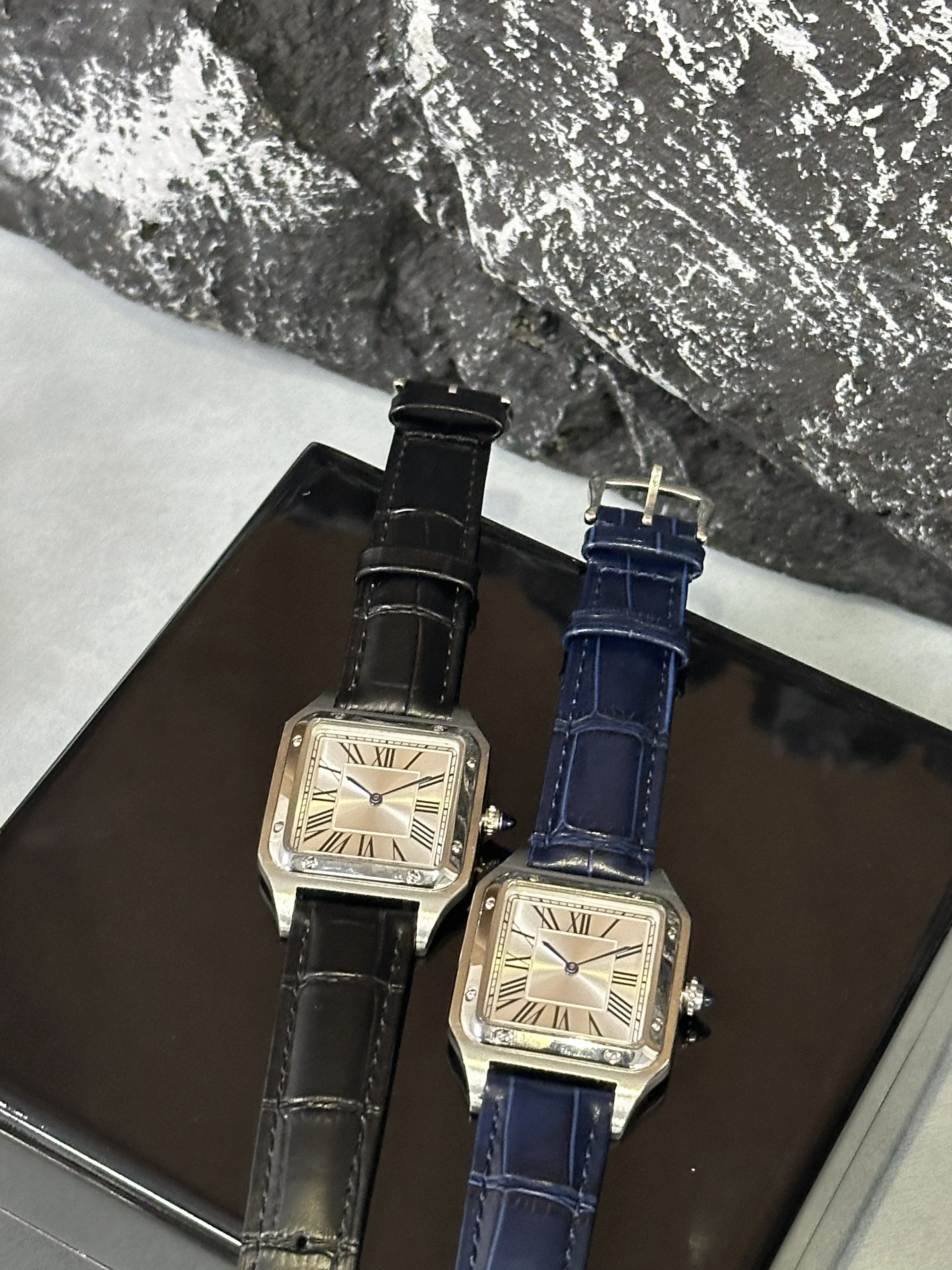 ساعة كوارتز رجالية فاخرة جديدة مربعة الأرقام الرومانية الهاتفي العصرية ساعة عمل عادية حزام من الجلد الحركة اليابانية غير القابل للصدأ