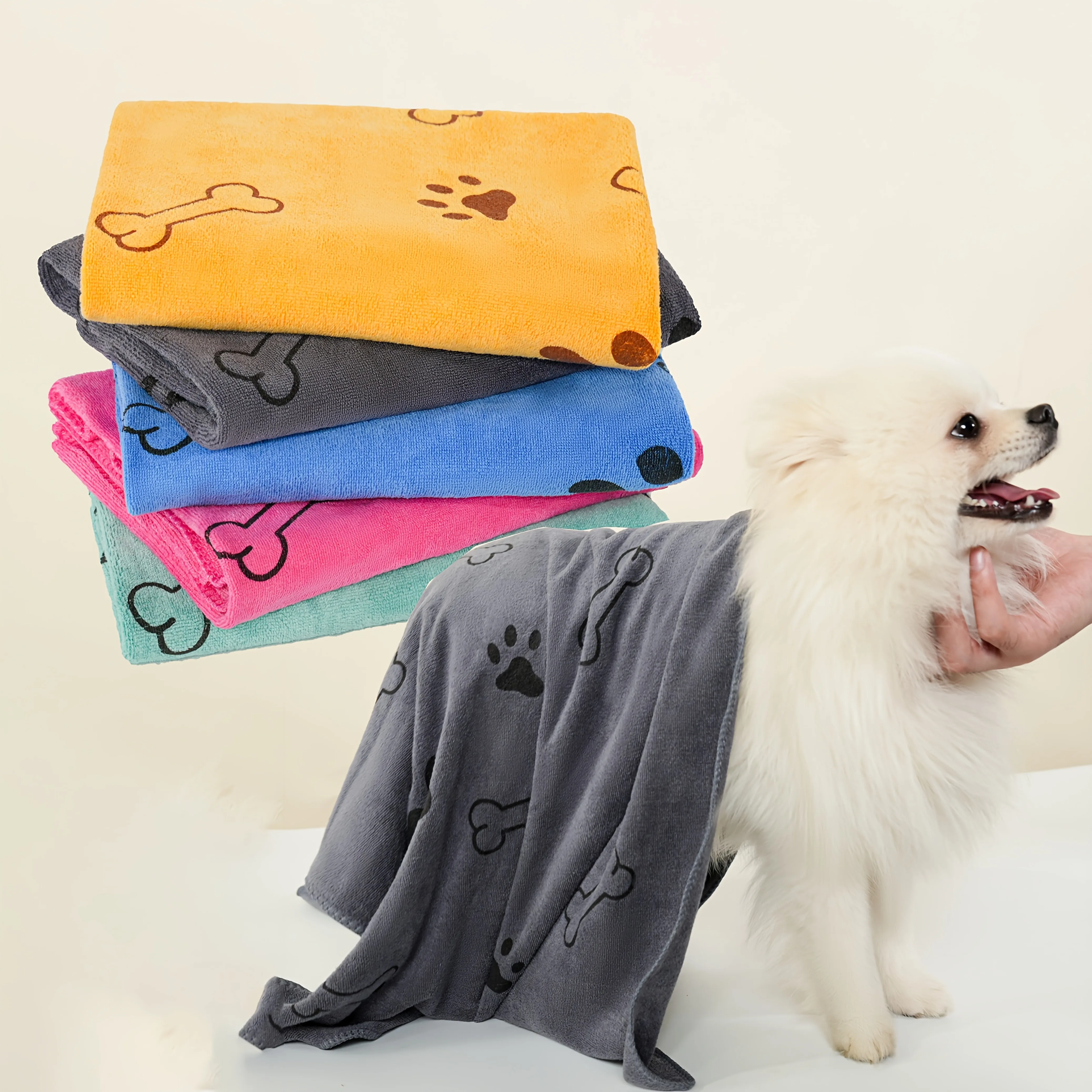 Los perros pueden usar la toalla de microfibra súper fina que absorbe el agua y se seca rápidamente. Es la mejor opción para mantener a los perros secos.