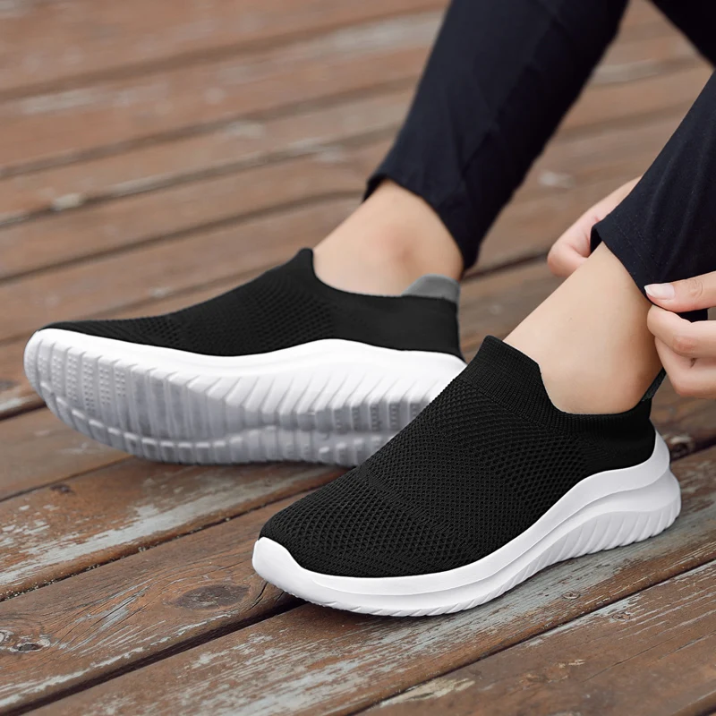 Bkqu 2024 neue Schuhe Männer Slipper leicht gehen atmungsaktiv Sommer bequeme Freizeit schuhe Frauen Turnschuhe