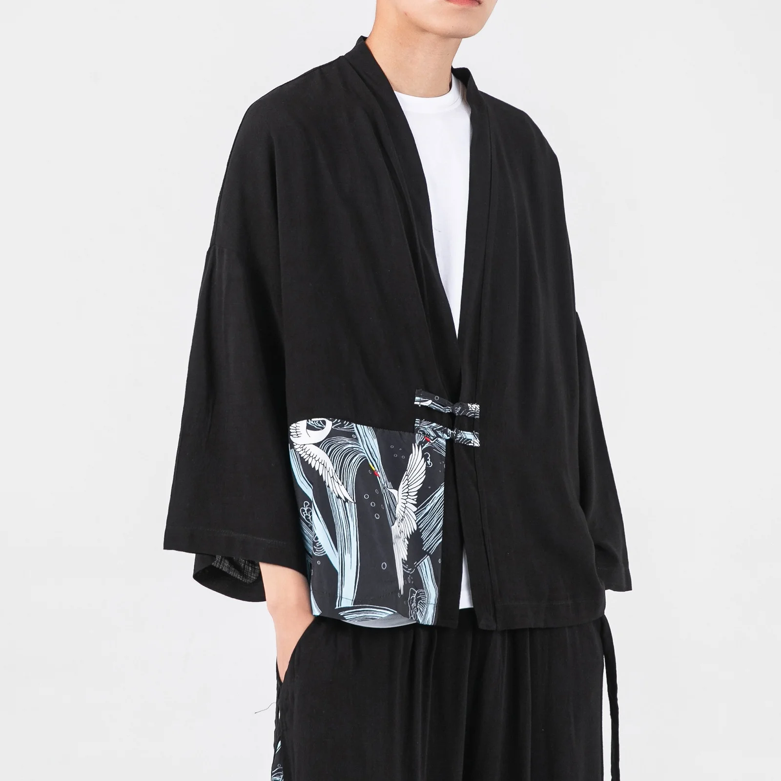 

Мужской желтый тренч: новинка осенней коллекции, бестселлер, популярный тренд, модный эстетичный дизайн, универсальный, повседневный, простой, стильный.