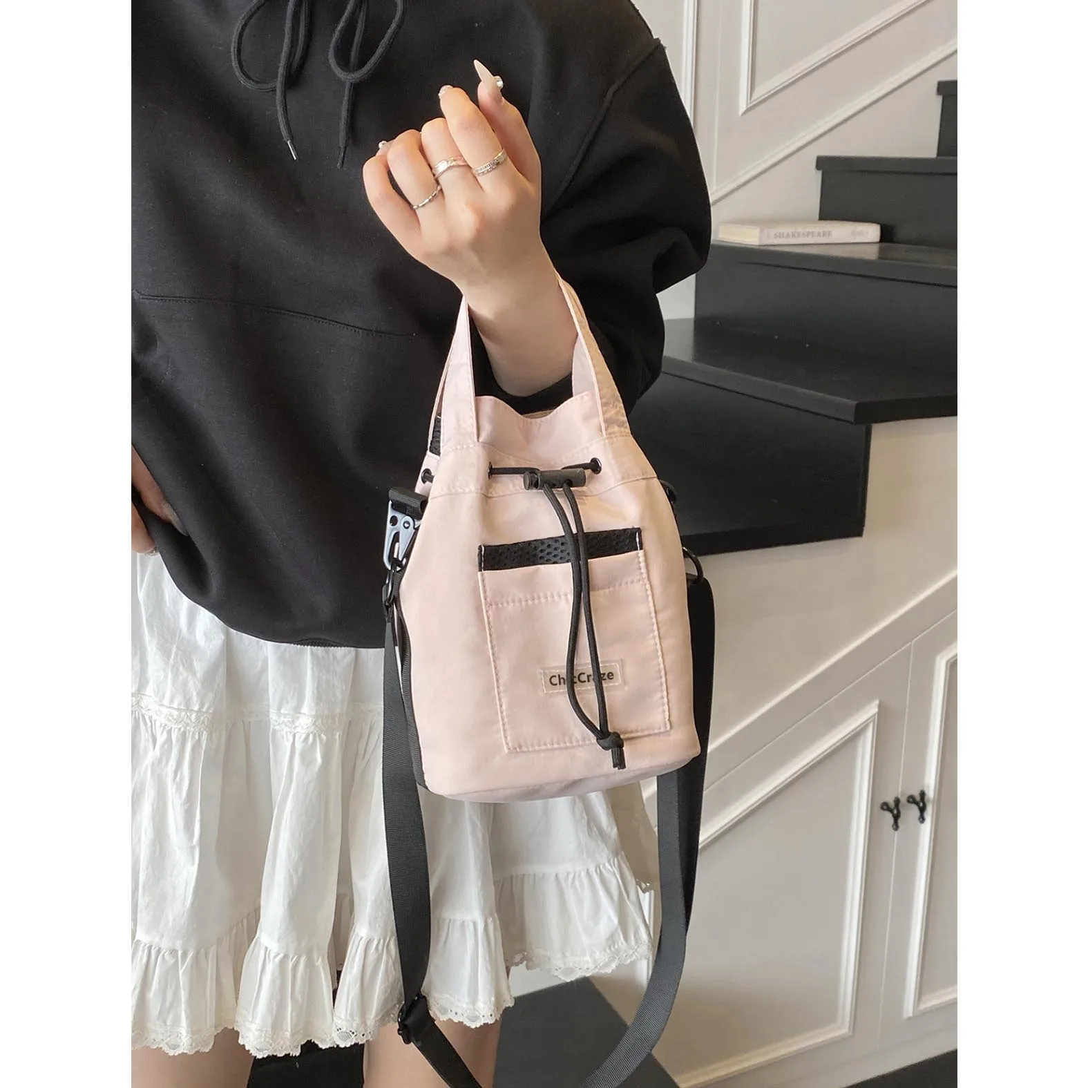 

2025 new casual niche design crossbody bag spring trend fashion personality crossbody bag outdoor bucket bag