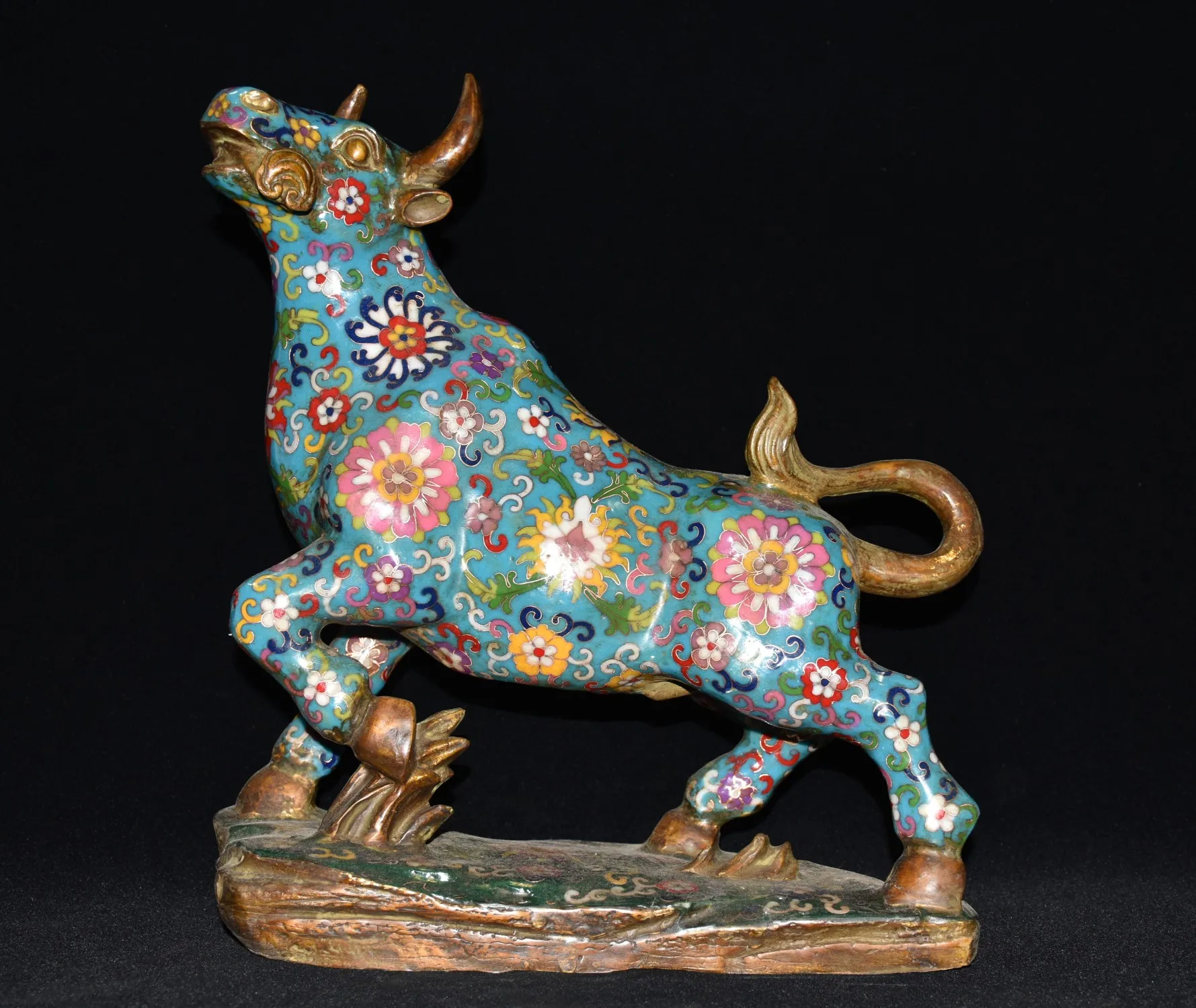 

15"Tibetan Temple Collection Old Bronze Cloisonne Enamel zodiac ox bullfighting struggle cow Gather fortune ornament Town house