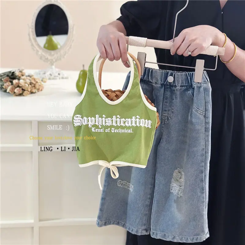 

Baby and Girls Clothing Set 2024 Summer New Fashionable Children's Sling Tank Top Perforated Jeans Two Piece Set