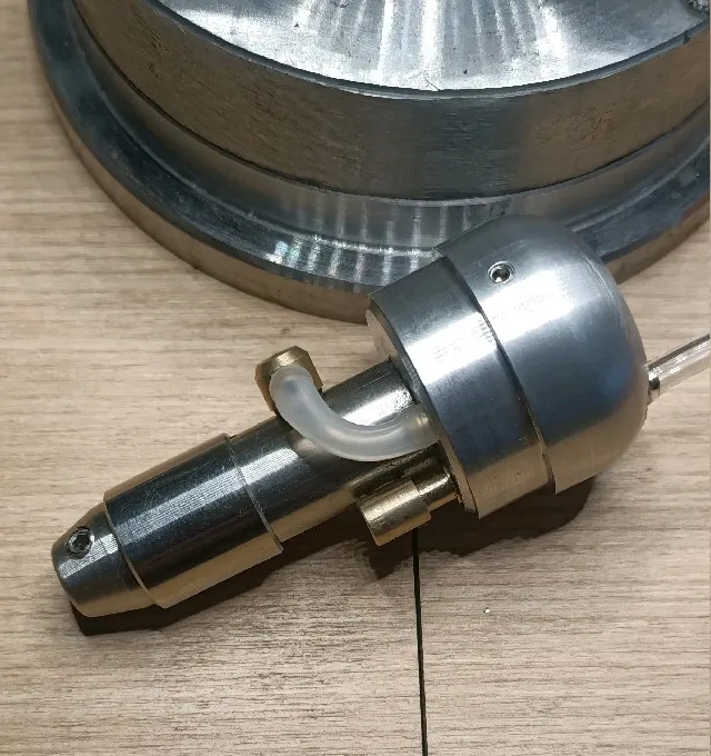 Ferramenta pneumática para escultura em metal - Lâmina intercambiável padrão com alça dourada e controle manual ​