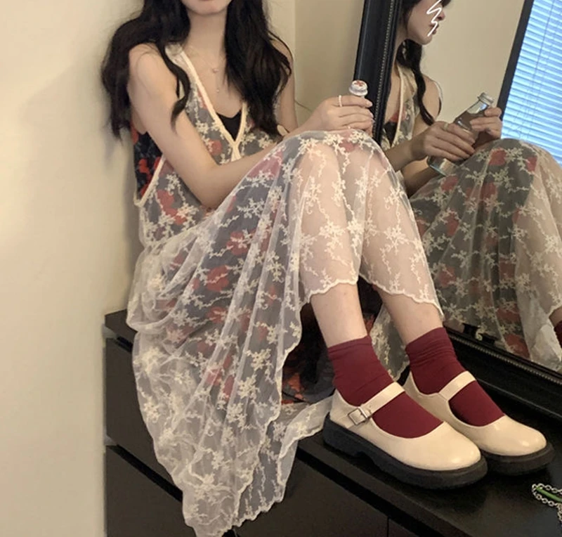 فستان نسائي عتيق مطبوع عليه زهور أسود بدون أكمام متوسط الطول أنيق للسيدات برقبة على شكل حرف V فستان شيفون نحيف مناسب للصيف