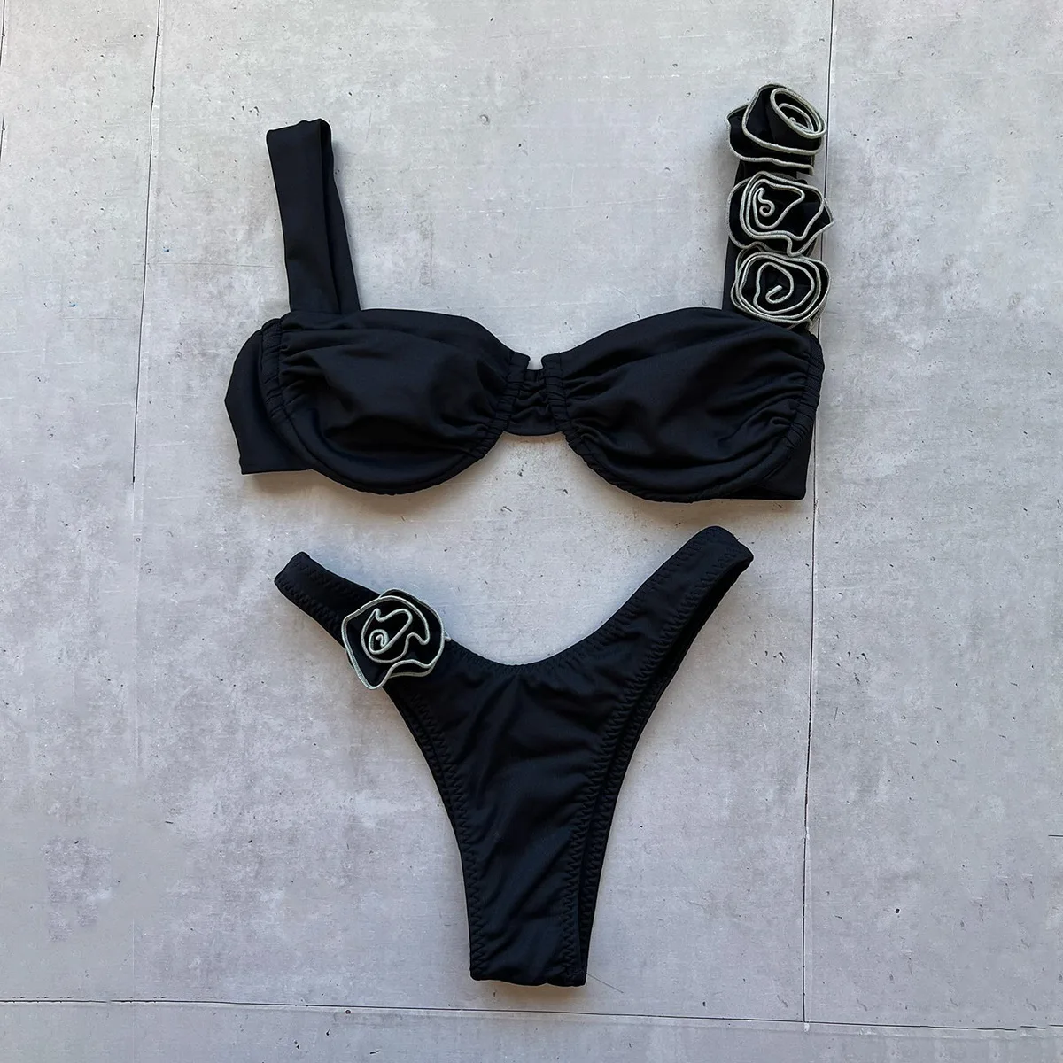 طقم من قطعتين من مايوه سباحة لامعة بزهور للنساء ، بكيني بدون أكتاف ، عطلات مثيرة على شاطئ البحر ، صيف ، جديد ،